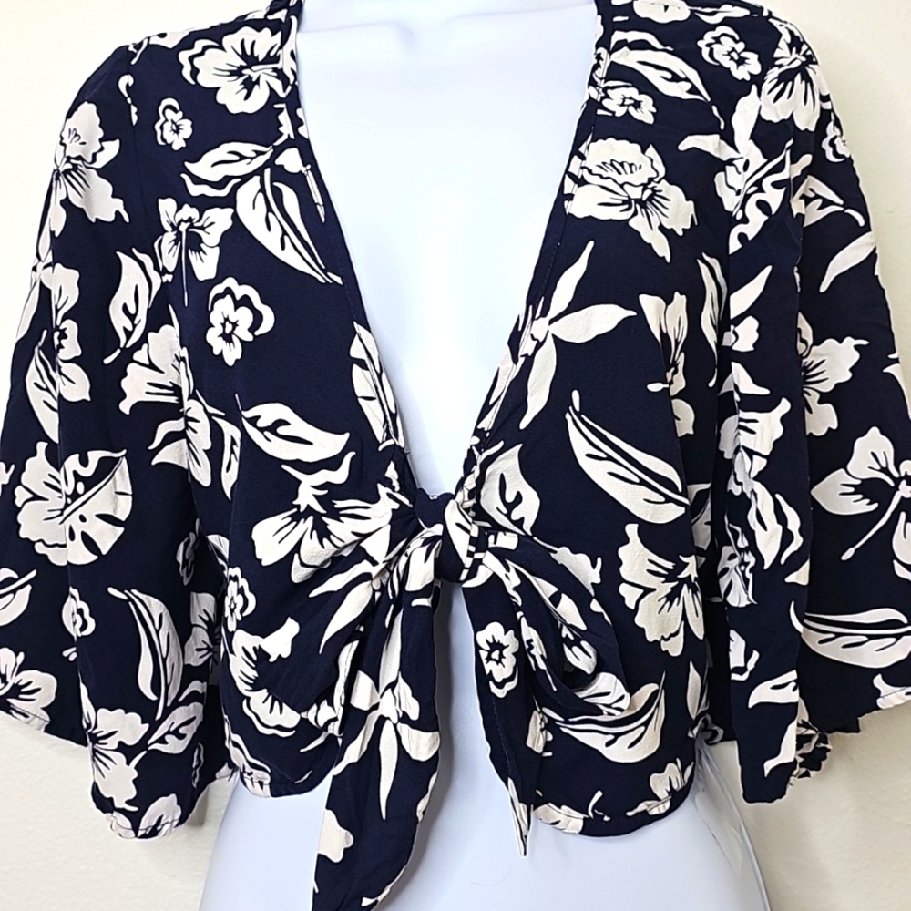 New Look Navy and White Floral Top